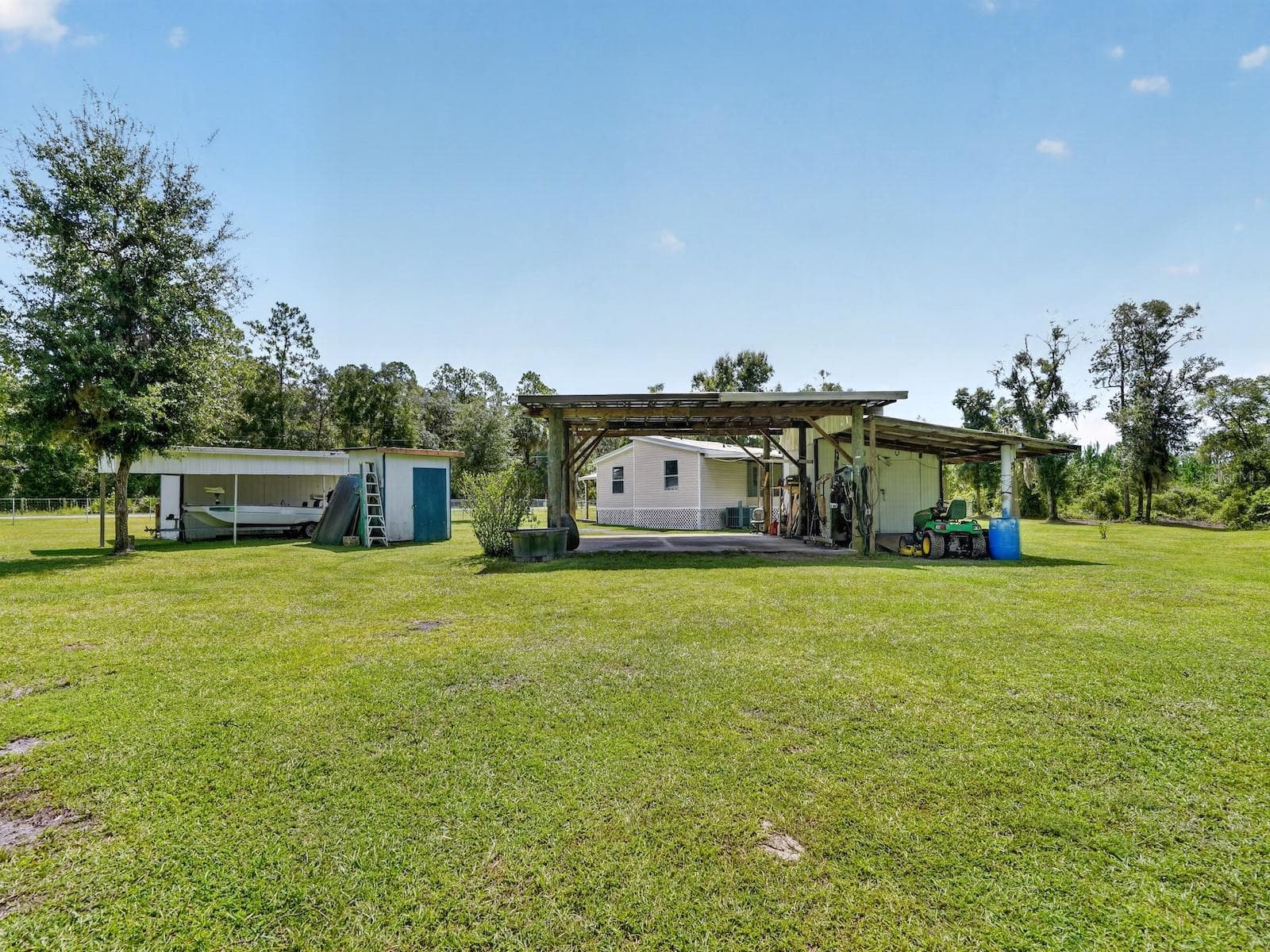 Manufactured Home at 18748 NE 148TH TERRACE RD, FORT MC COY, photo 44 of 53