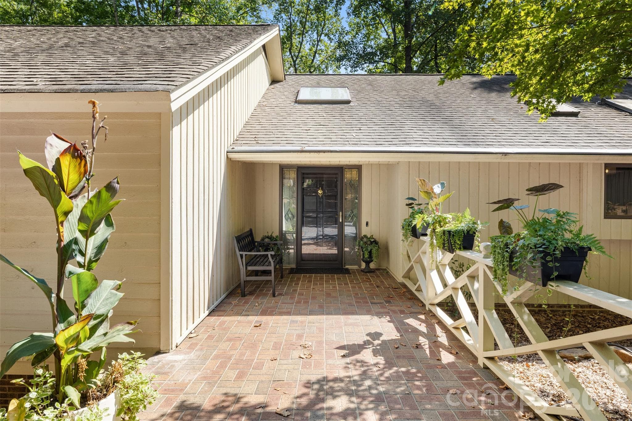27 Timberidge is a well appointed ranch with walk out basement. - 27 Timberidge Drive, Lake Wylie