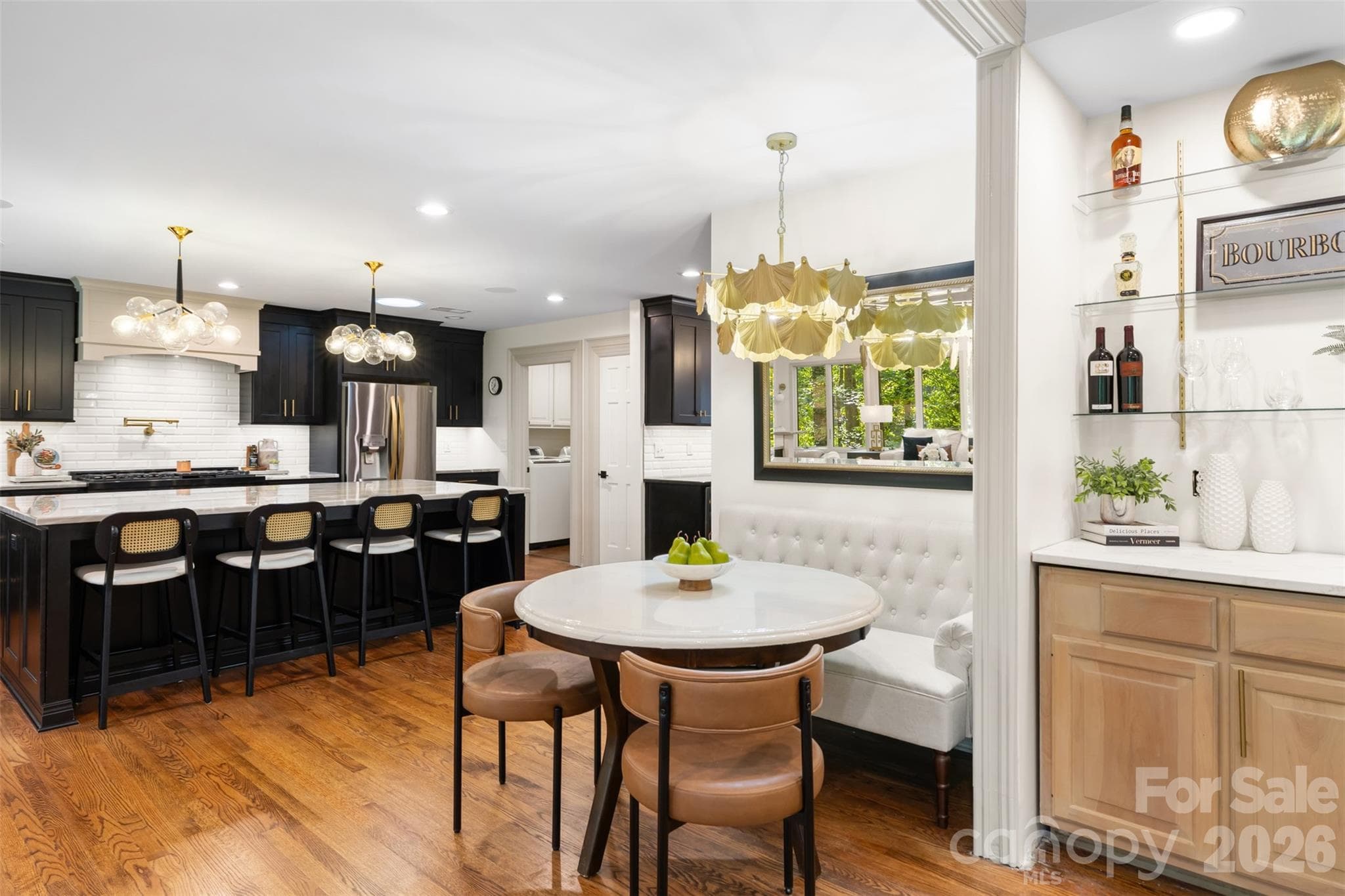Breakfast nook and wet bar - 27 Timberidge Drive, Lake Wylie