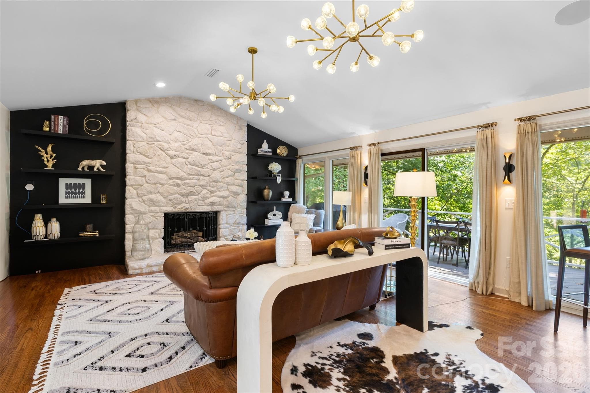 Vaulted ceilings with sliders open to upper deck - 27 Timberidge Drive, Lake Wylie