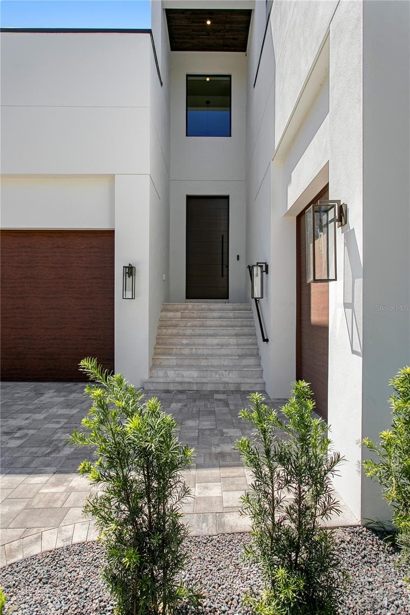 Front Entry - 403 S BARBARA LN, TAMPA