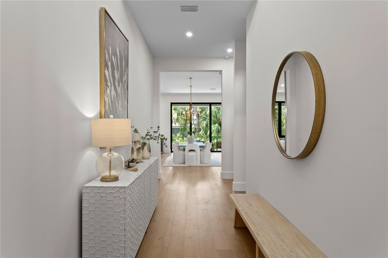 Entry - 403 S BARBARA LN, TAMPA