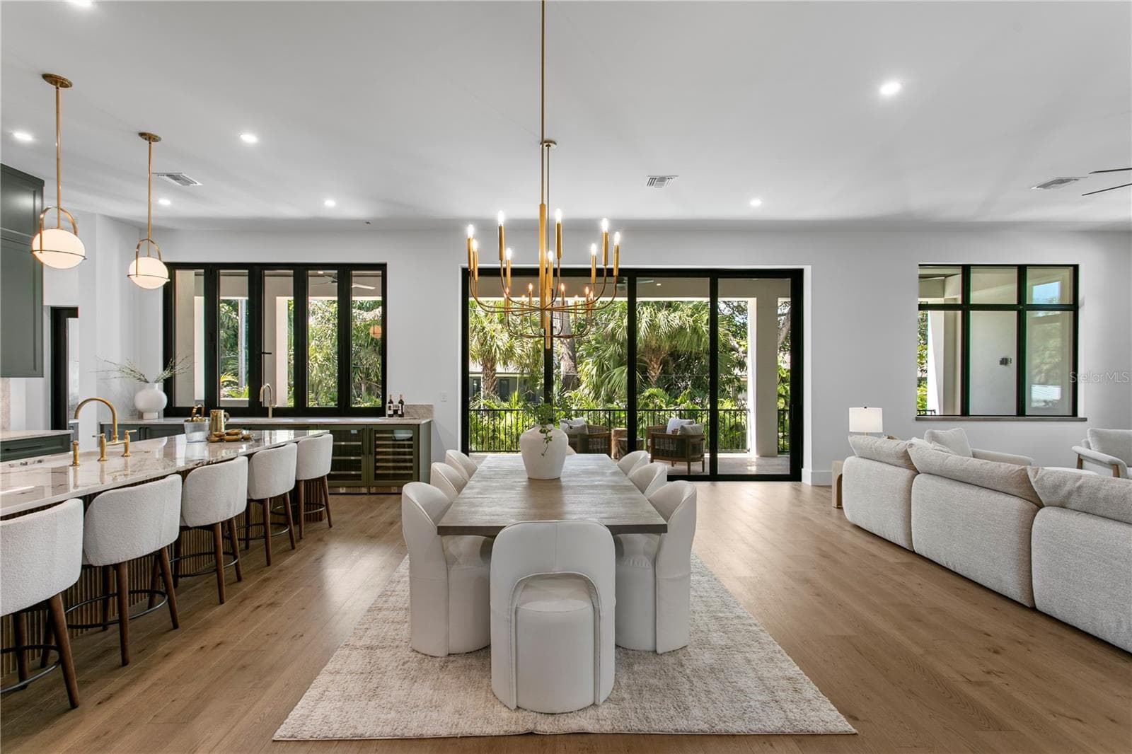Dinning - 403 S BARBARA LN, TAMPA