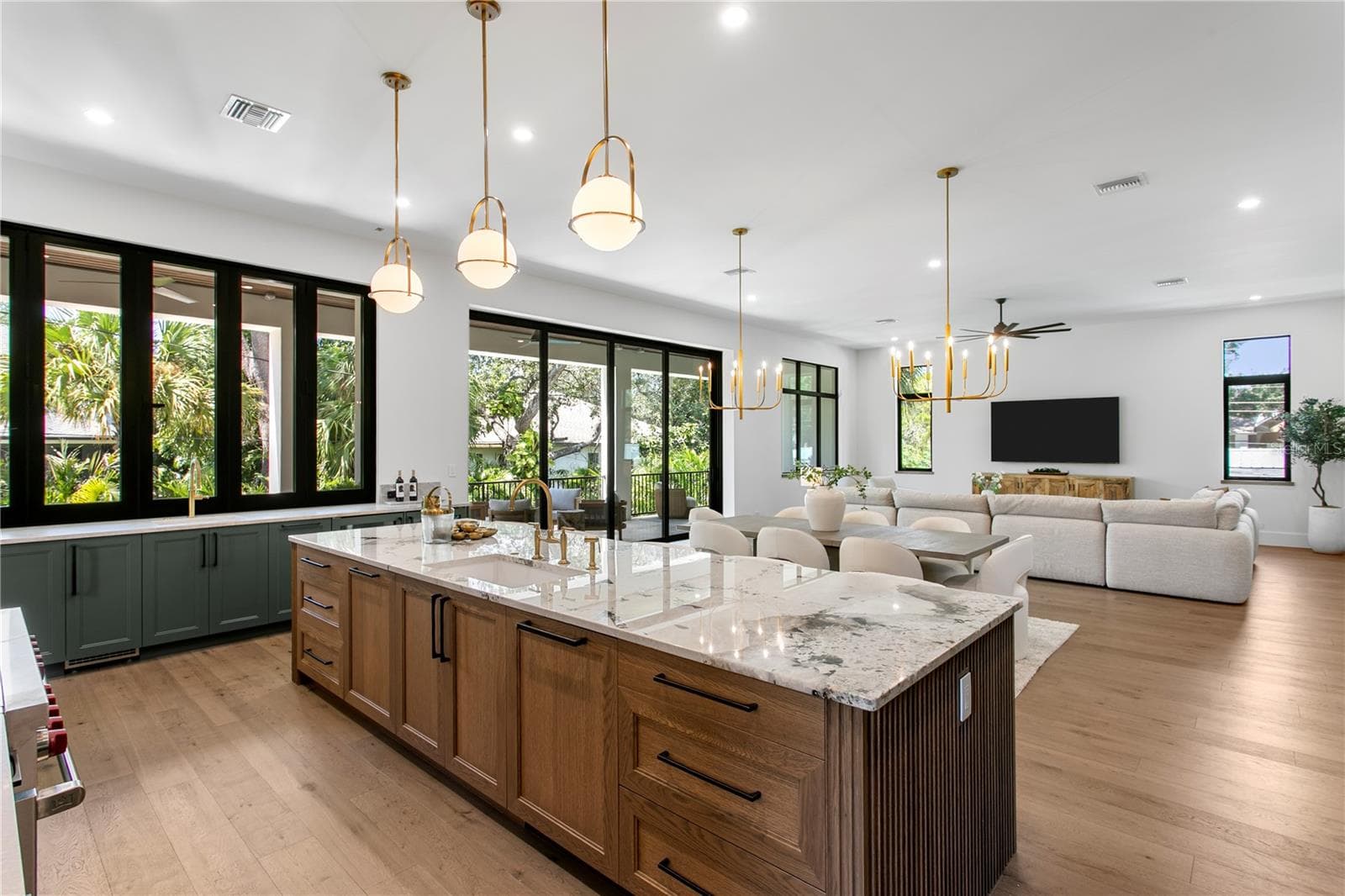 Single Family Residence at 403 S BARBARA LN, TAMPA, photo 19 of 82