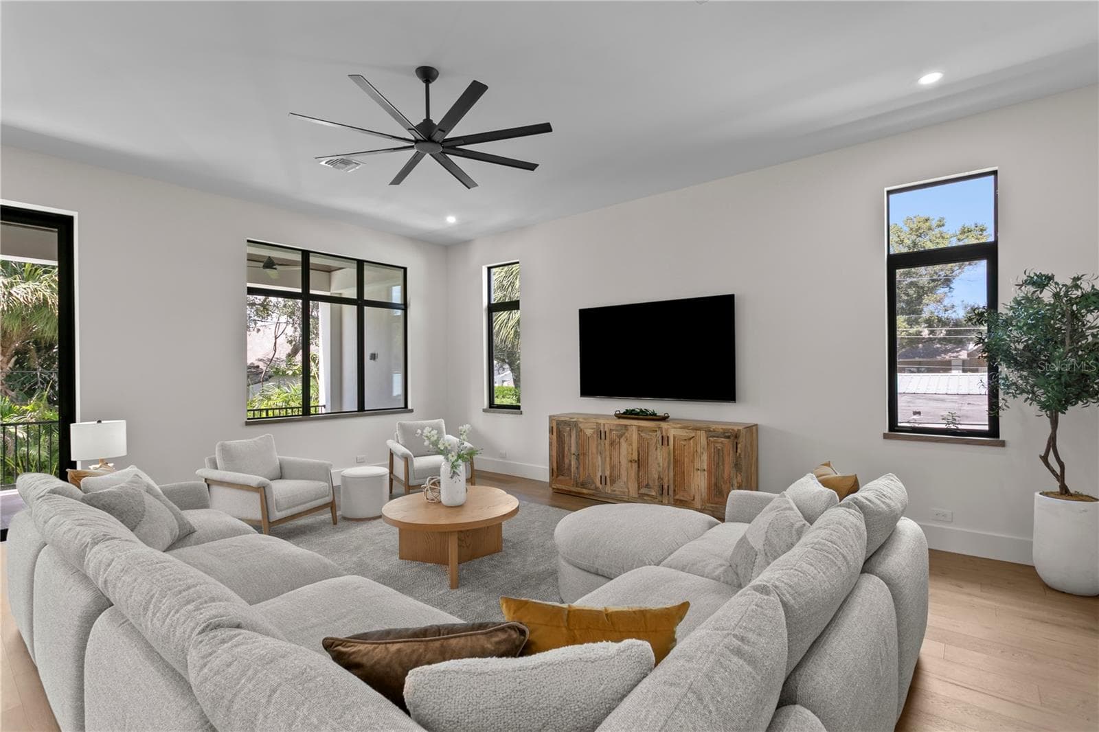Single Family Residence at 403 S BARBARA LN, TAMPA, photo 33 of 82