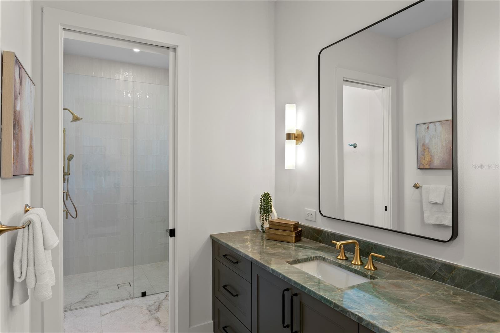 Full Bath - 403 S BARBARA LN, TAMPA