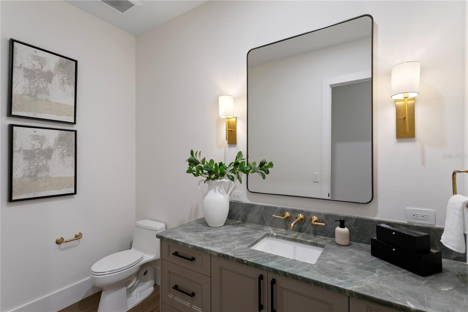 Half Bath - 403 S BARBARA LN, TAMPA