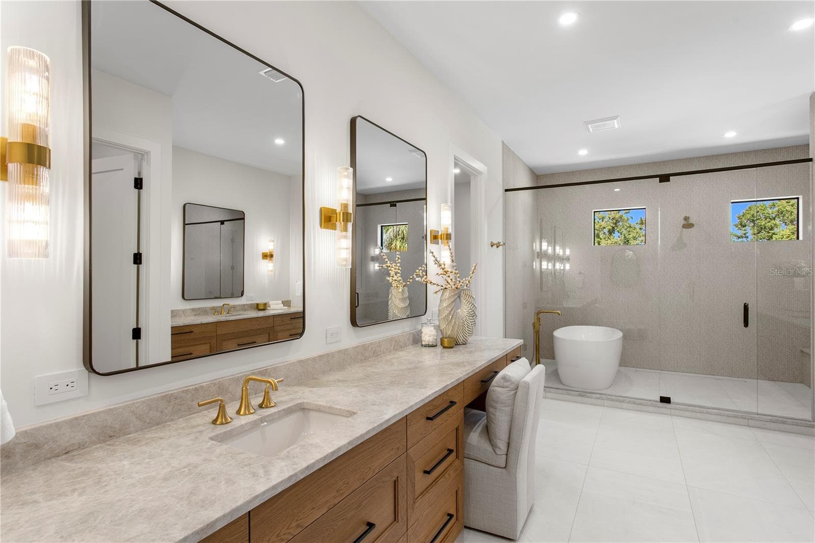 Primary Bathroom - 403 S BARBARA LN, TAMPA