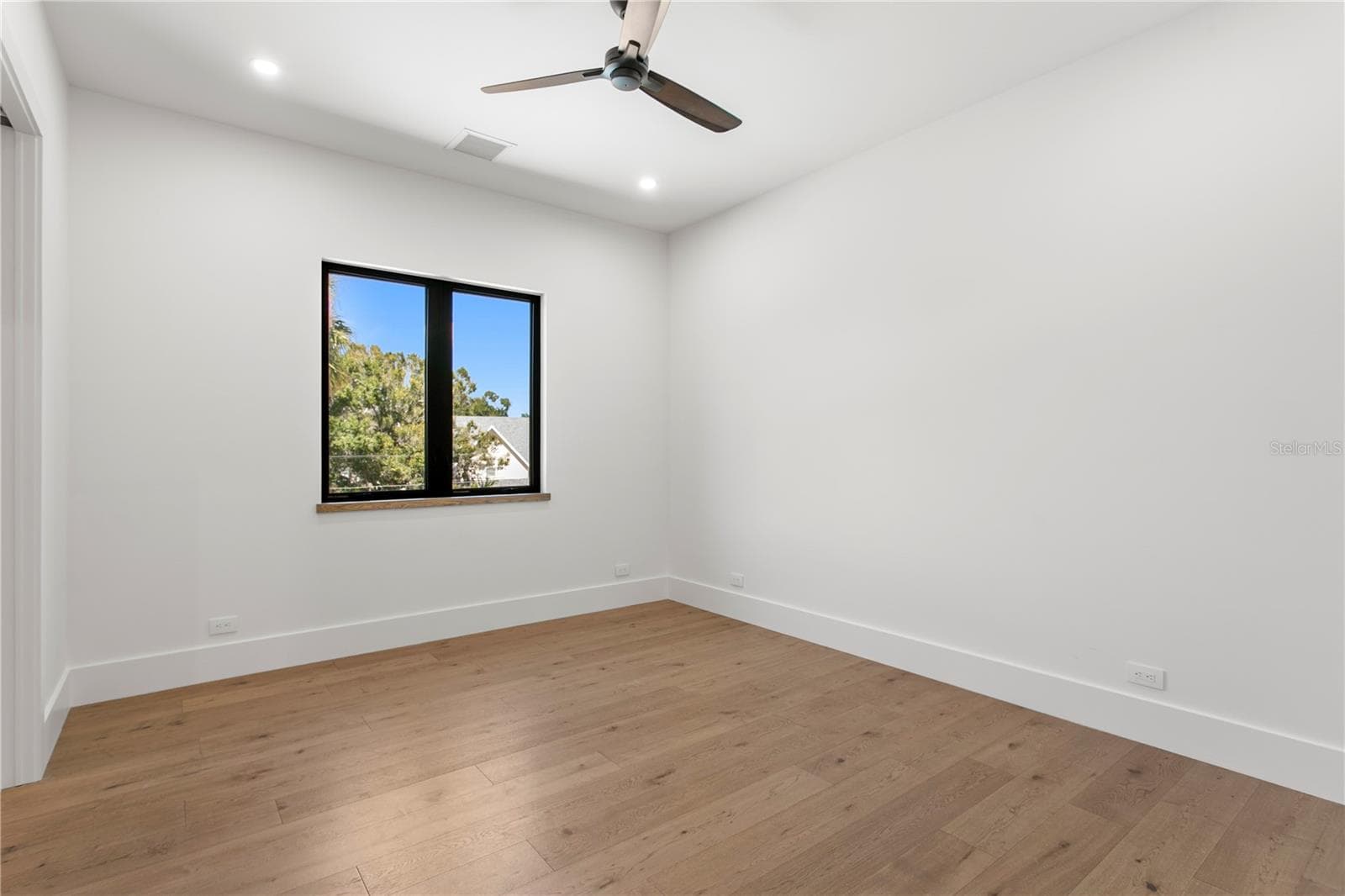 Guest 2 Bedroom Upstairs - 403 S BARBARA LN, TAMPA