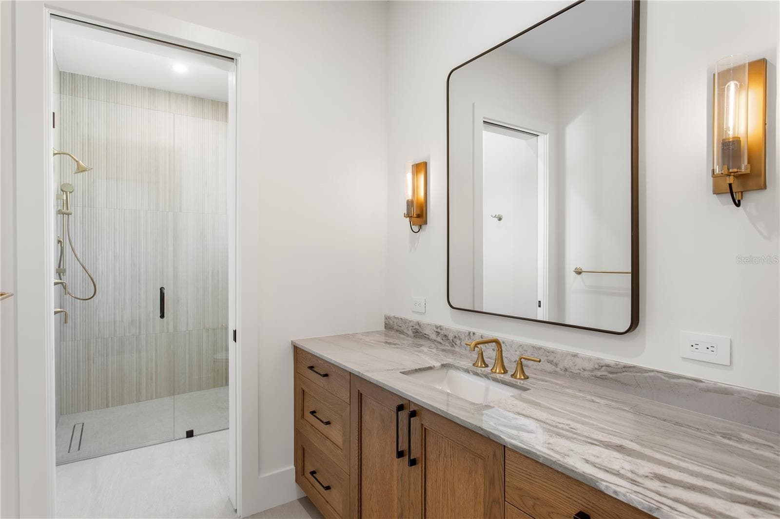 Bathroom - 403 S BARBARA LN, TAMPA