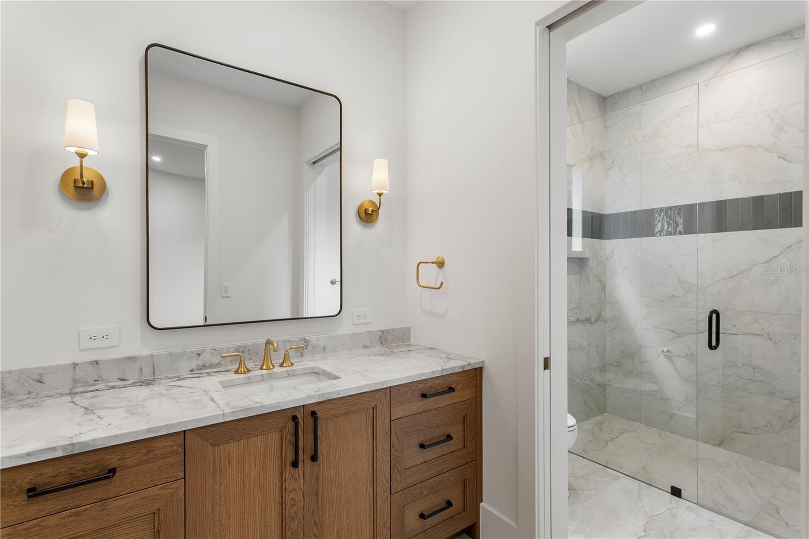 Bathroom - 403 S BARBARA LN, TAMPA