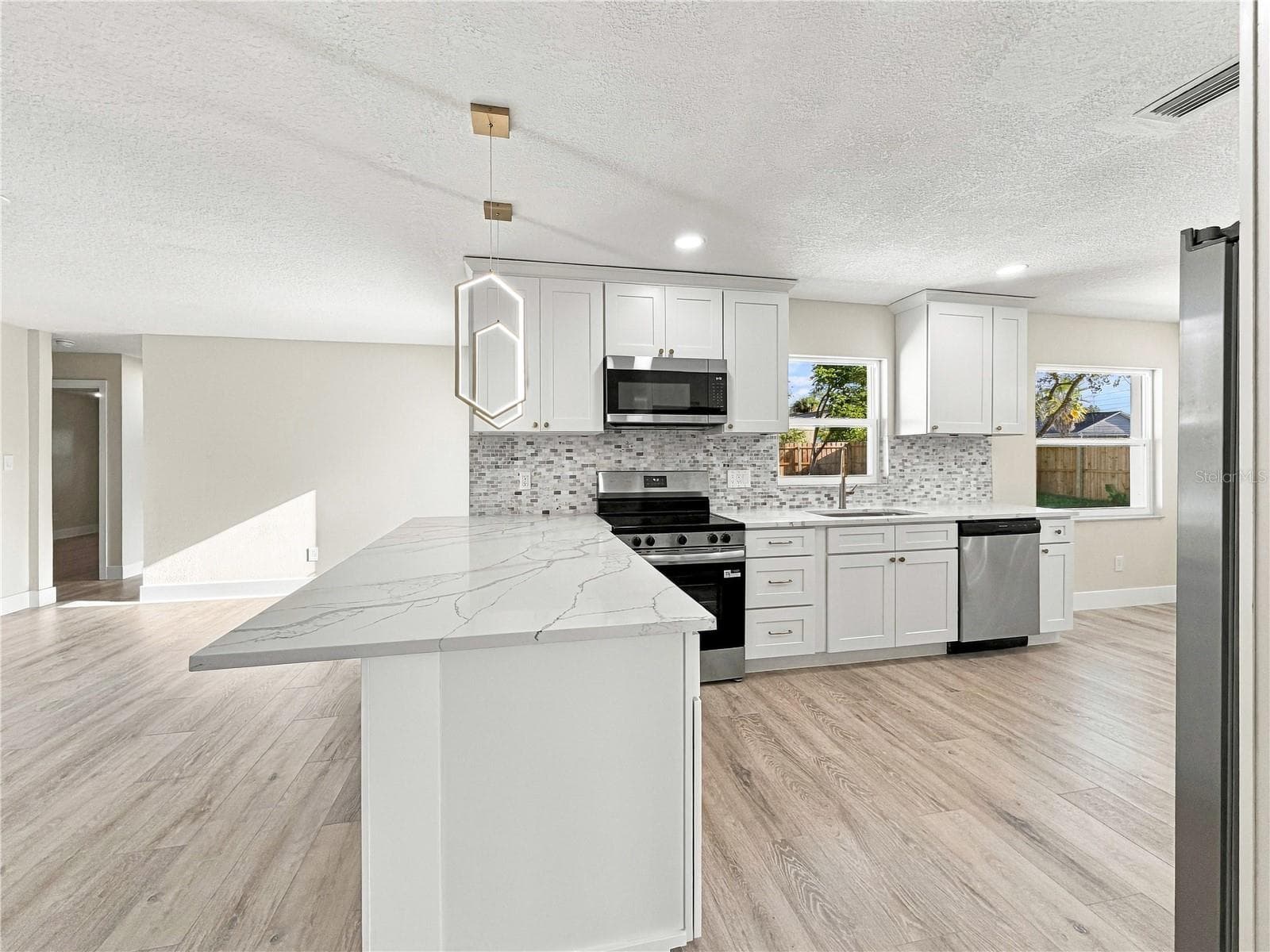 Single Family Residence at 7015 CRESTLAKE DR, ORLANDO, photo 3 of 27