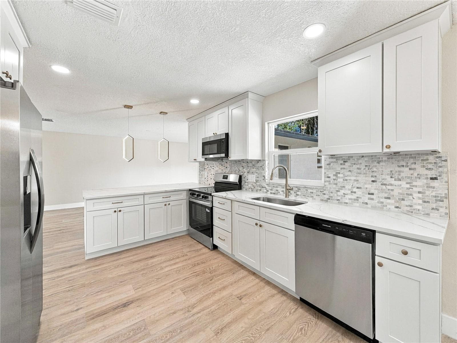 Single Family Residence at 7015 CRESTLAKE DR, ORLANDO, photo 7 of 27