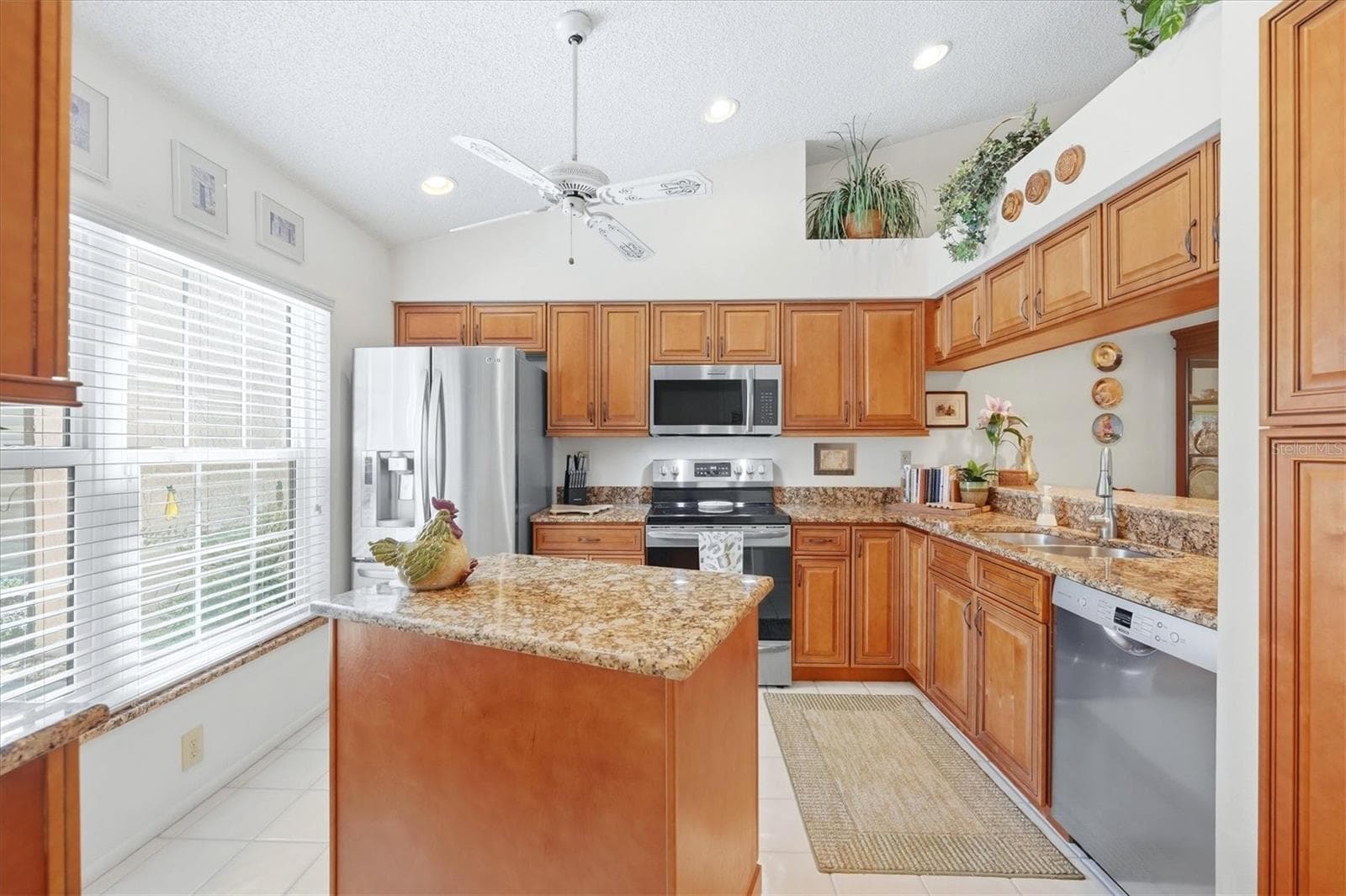 Condominium at 6089 CLUBSIDE DR #7686, SARASOTA, photo 14 of 36