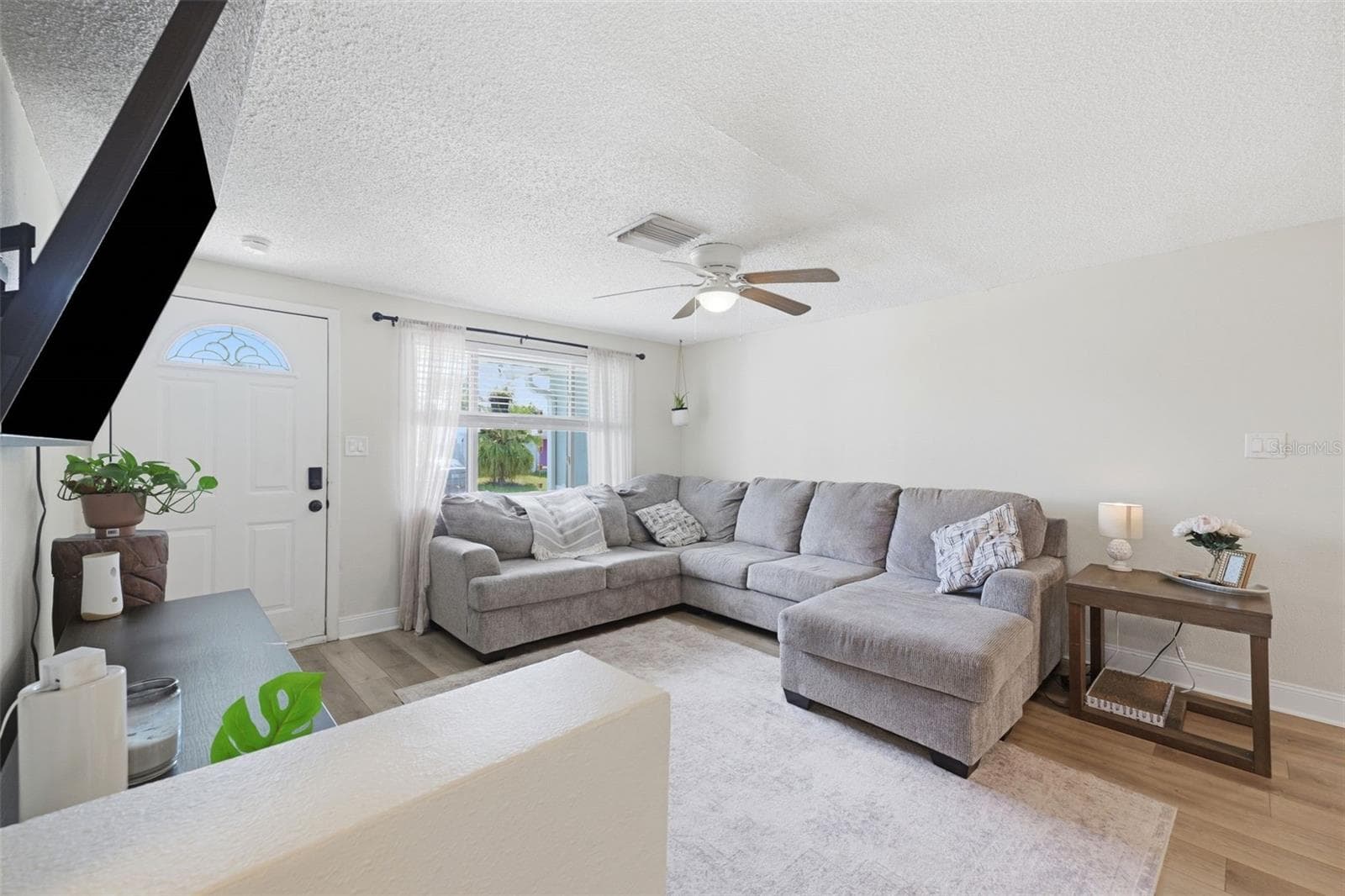Single Family Residence at 10025 SLEEPY HOLLOW LN, PORT RICHEY, photo 6 of 27