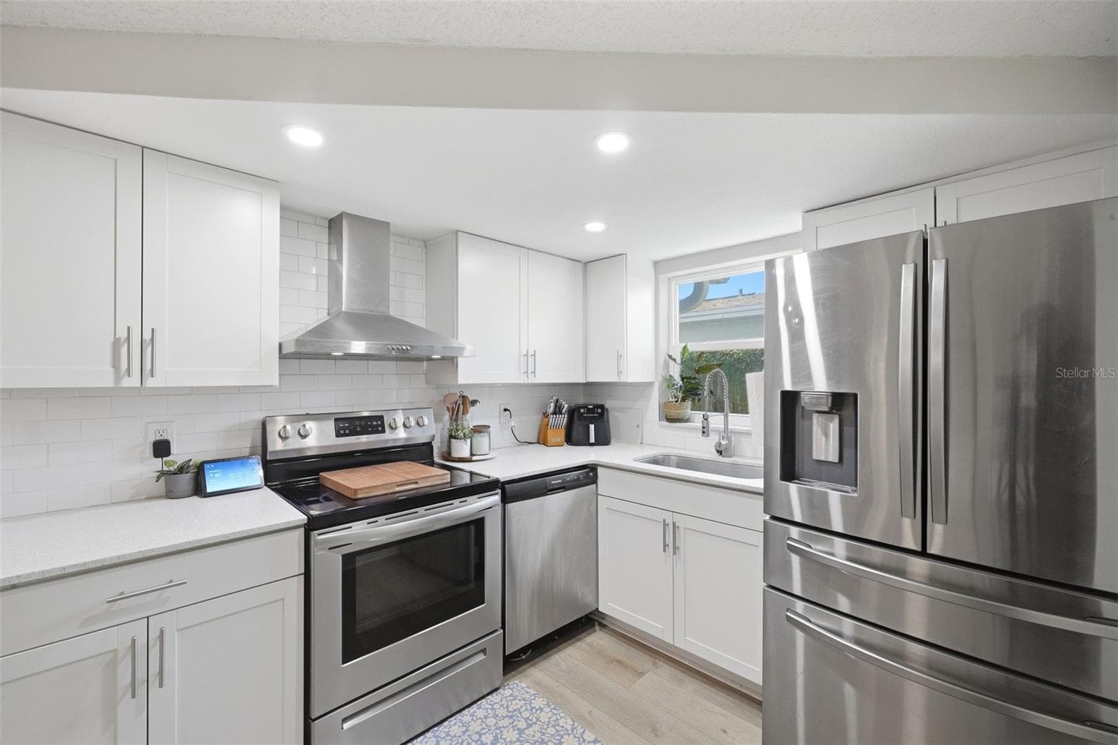 Single Family Residence at 10025 SLEEPY HOLLOW LN, PORT RICHEY, photo 10 of 27