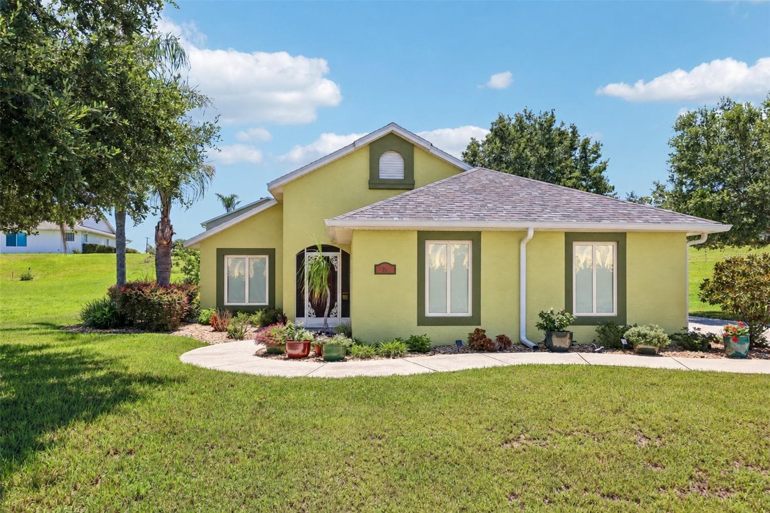 76 FAIRWAY CIR