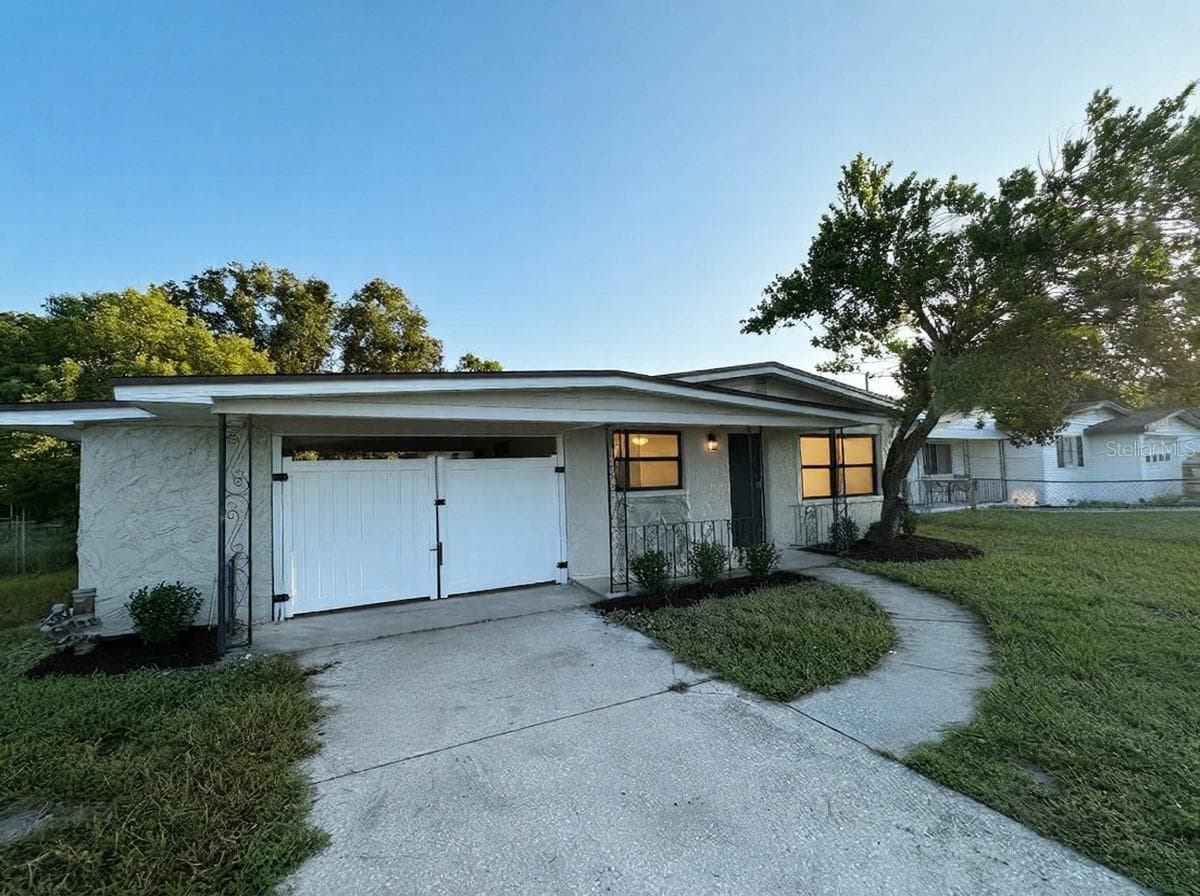 Single Family Residence at 2608 E YUKON STS, TAMPA, photo 4 of 91