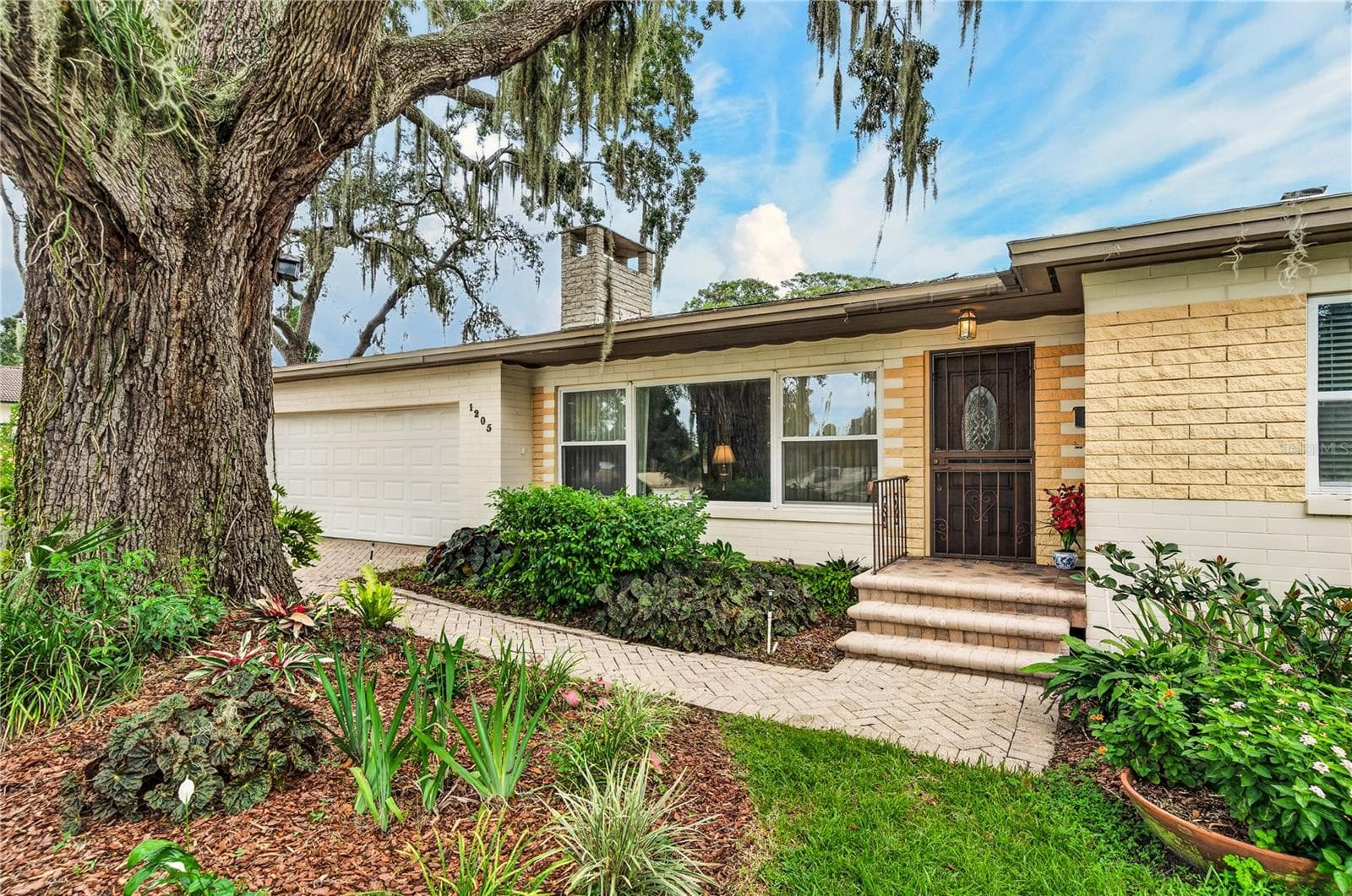 Single Family Residence at 1205 DORCHESTER ST, ORLANDO, photo 3 of 41