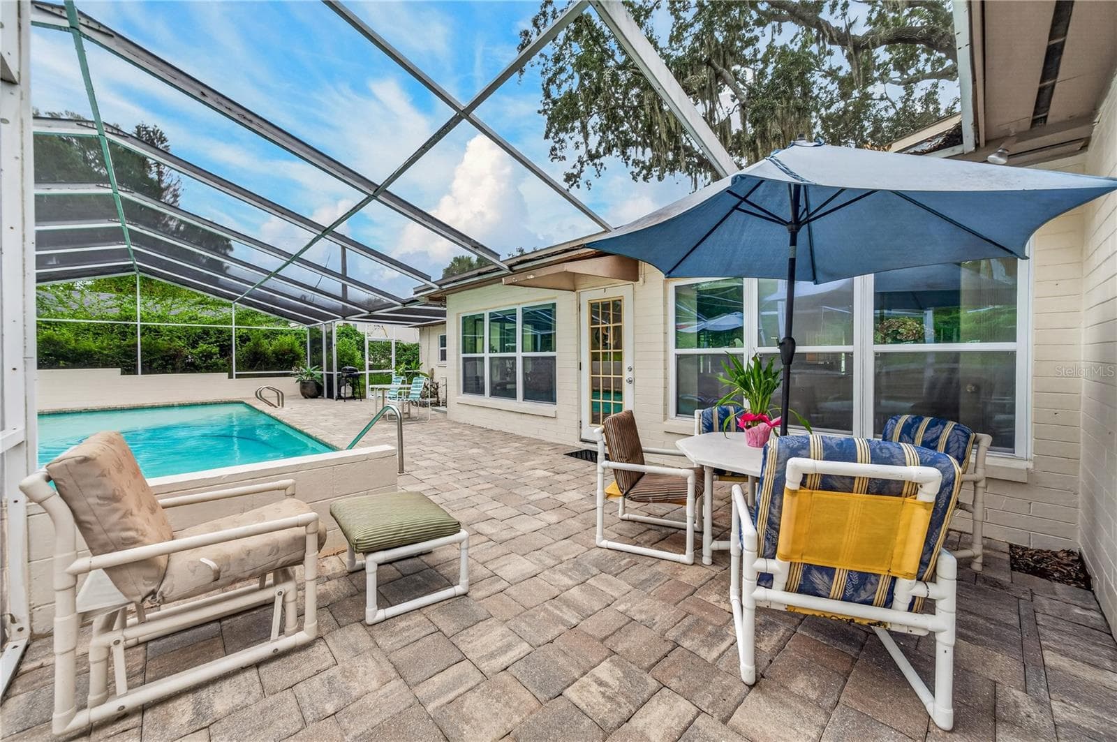 Pool deck with pavers. - 1205 DORCHESTER ST, ORLANDO