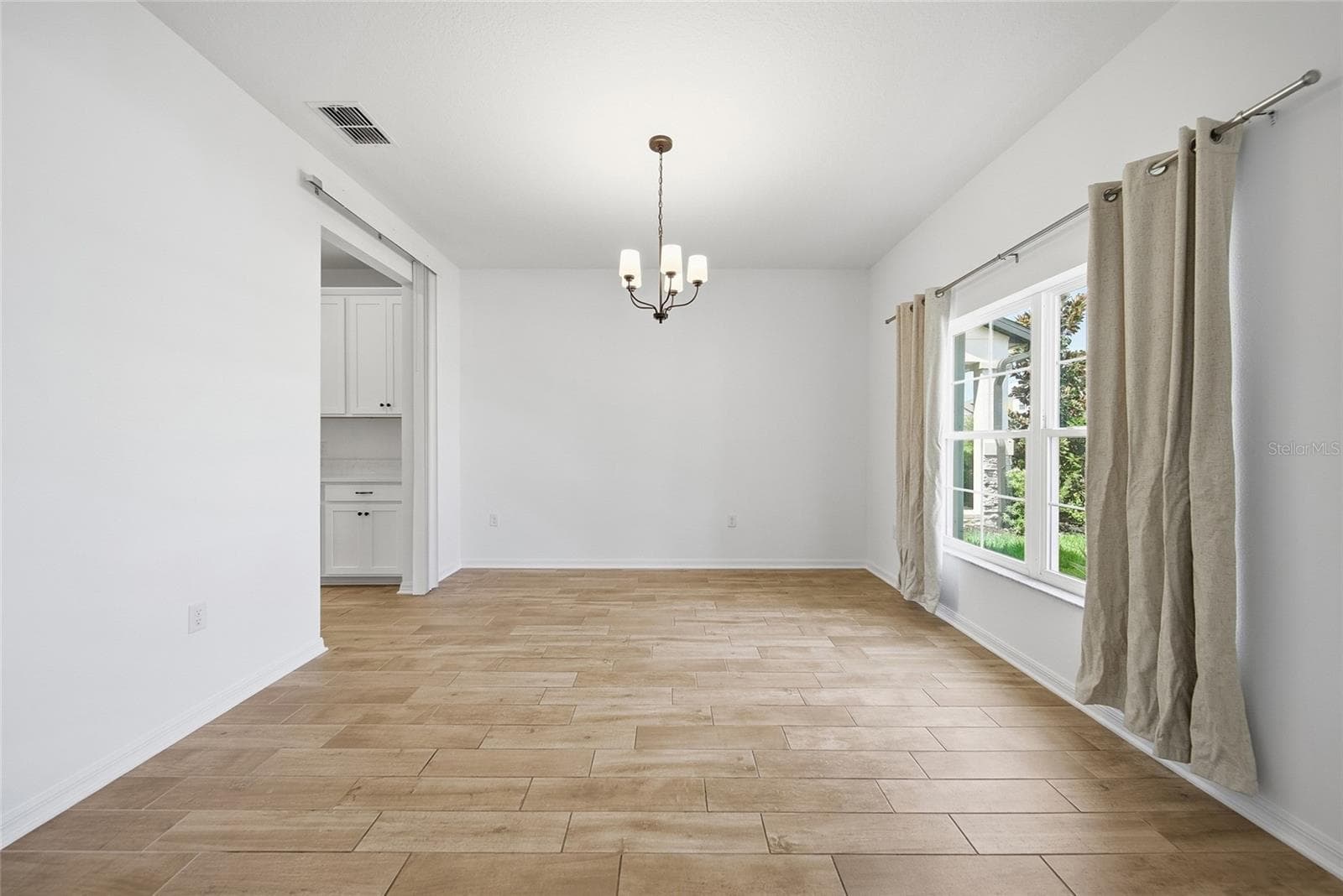 Single Family Residence at 7824 NOTCHED PINE BND, WESLEY CHAPEL, photo 8 of 54