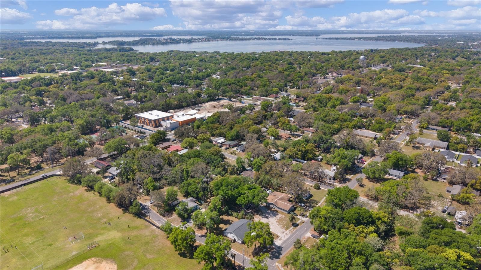 Single Family Residence at 1124 N GRANT AVE, MOUNT DORA, photo 5 of 43