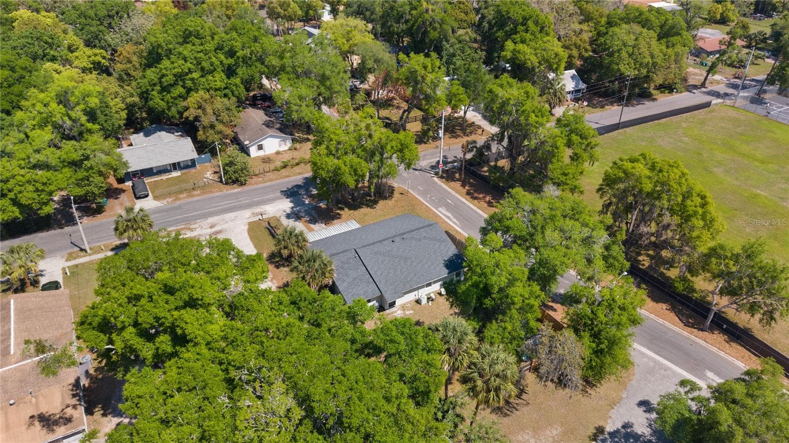 Single Family Residence at 1124 N GRANT AVE, MOUNT DORA, photo 8 of 43