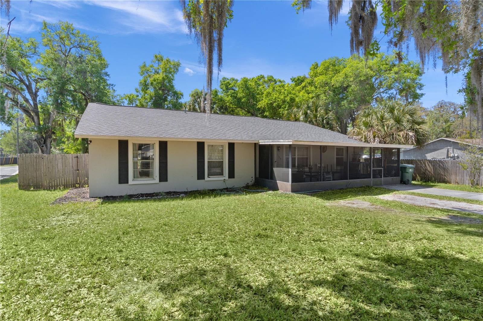 Single Family Residence at 1124 N GRANT AVE, MOUNT DORA, photo 39 of 43