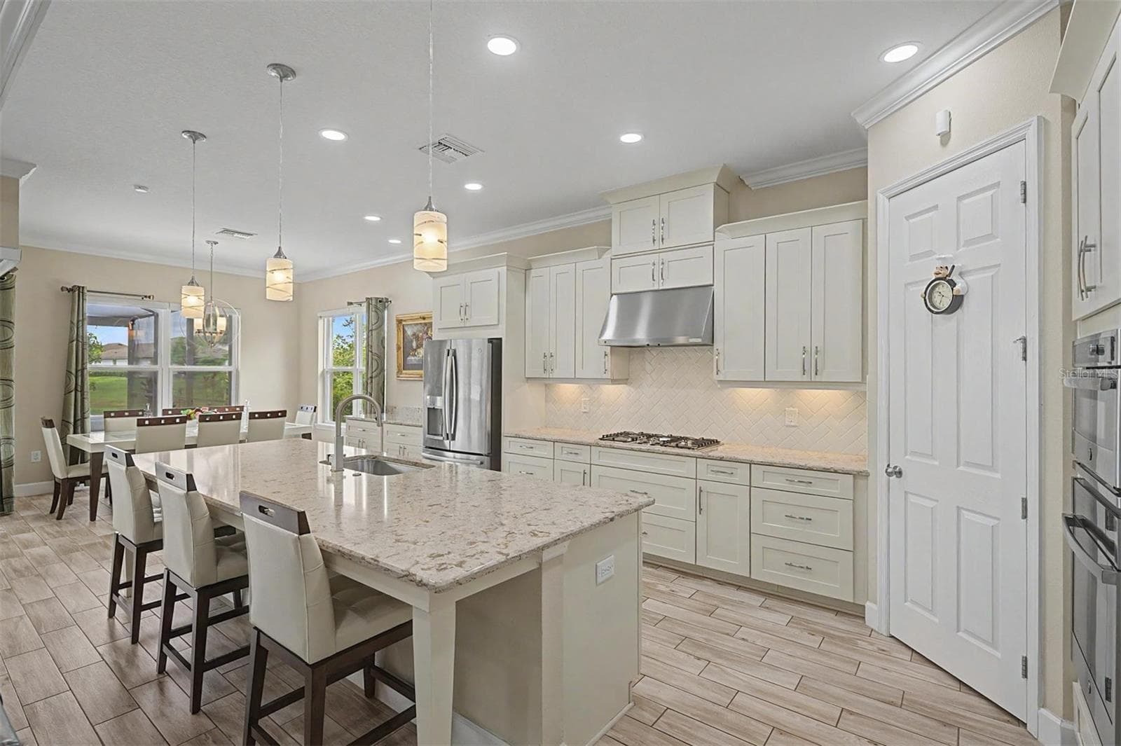 Breakfast bar with designer pendant lighting - 4303 BARBOUR TRL, ODESSA