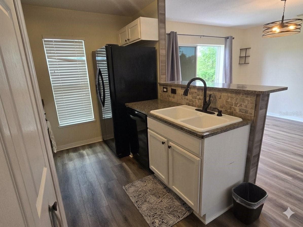 Townhouse at 9863 ASHBURN LAKE DR, TAMPA, photo 6 of 12