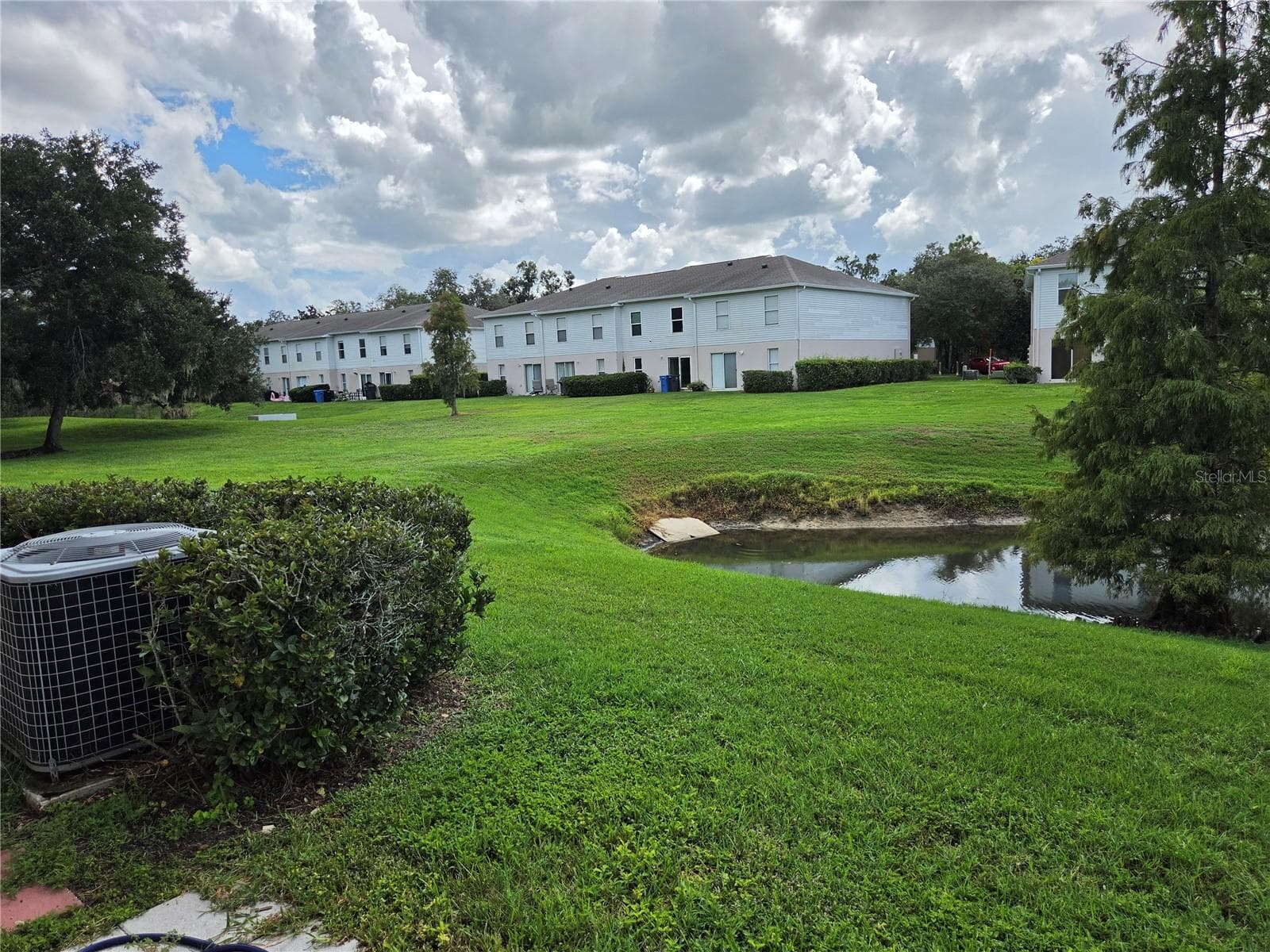 Townhouse at 9863 ASHBURN LAKE DR, TAMPA, photo 10 of 12