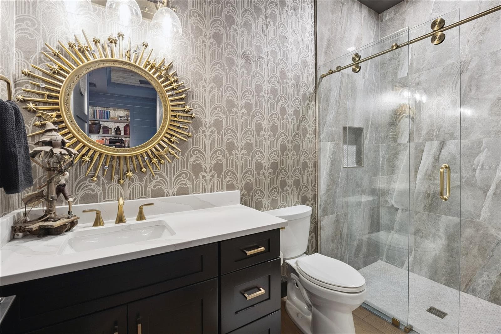 Ensuite bathroom #2 (mirror to be changed) - 1032 GALSTON ALY, WINTER GARDEN