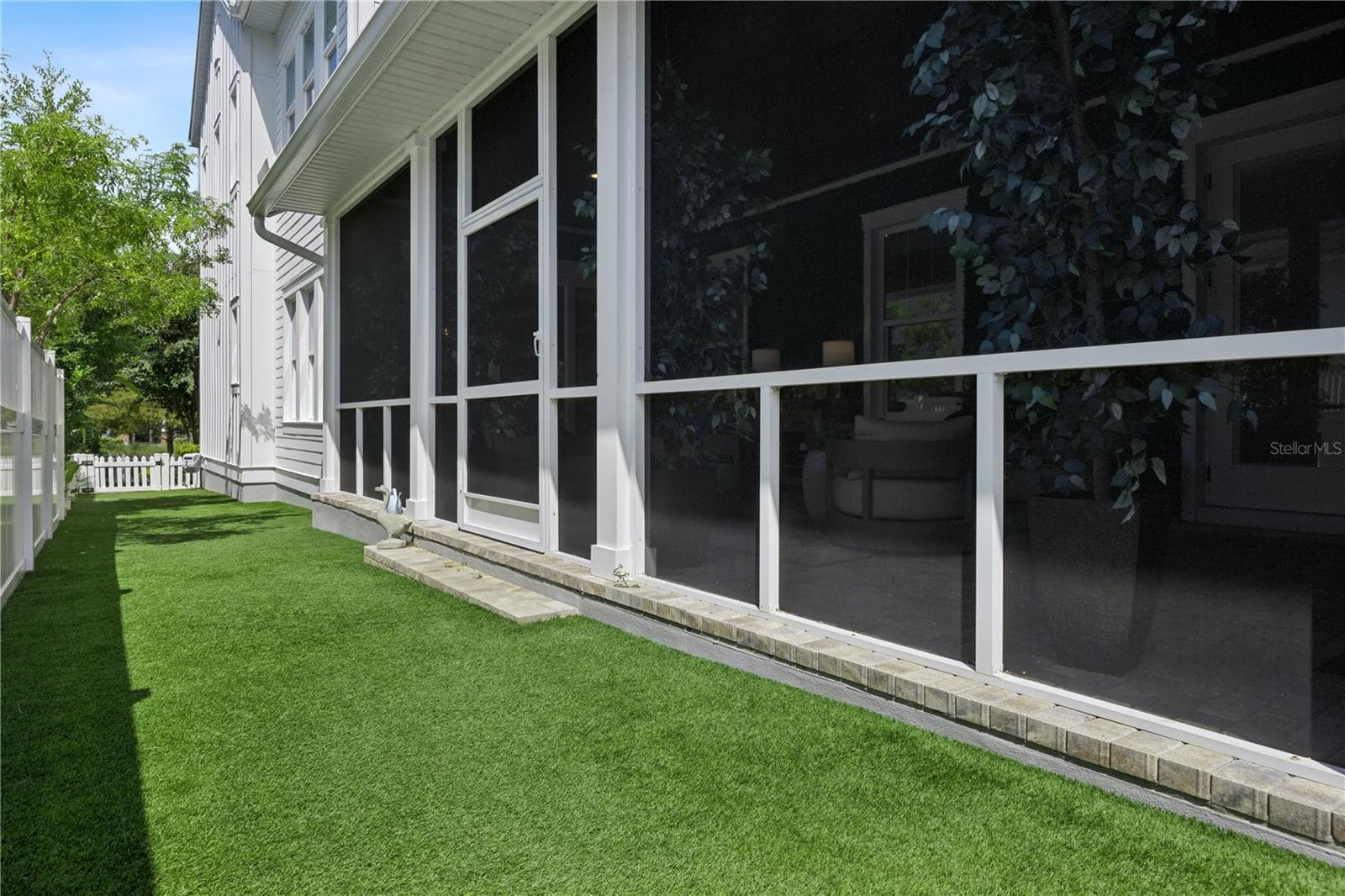 Side yard with turf, so no mowing - 1032 GALSTON ALY, WINTER GARDEN