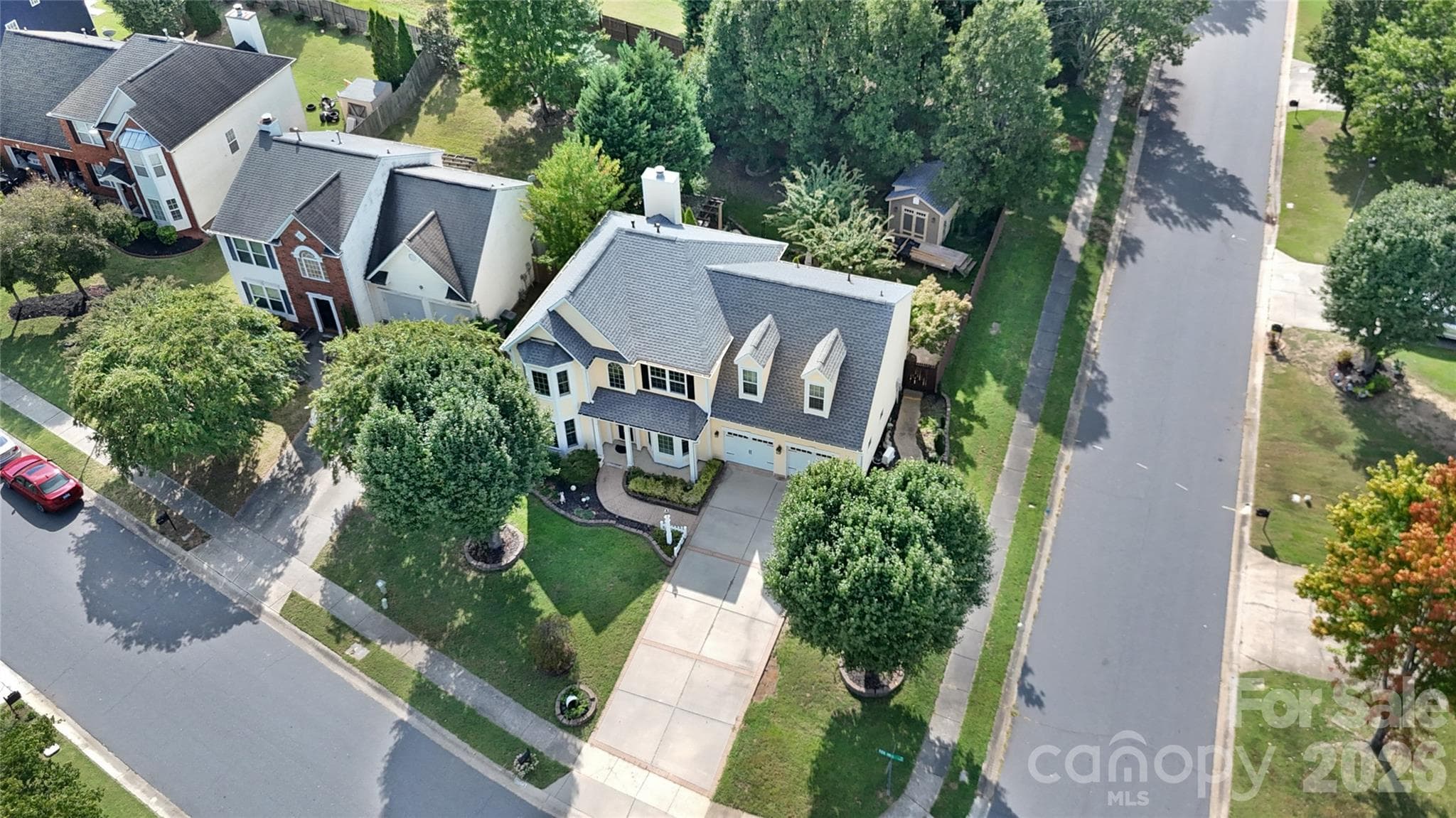 Single Family Residence at 11623 Fox Hill Drive, Charlotte, photo 2 of 38