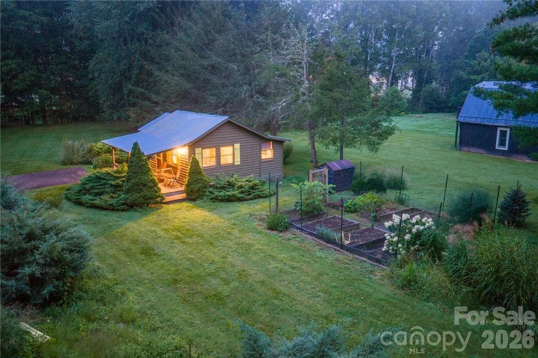 Single Family Residence at 151 Red Tailed Hawk Road, Banner Elk, photo 3 of 31