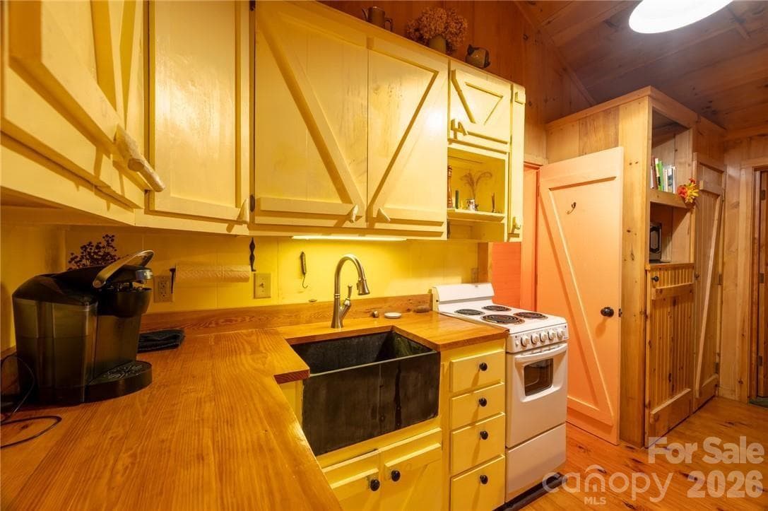 Single Family Residence at 151 Red Tailed Hawk Road, Banner Elk, photo 13 of 31
