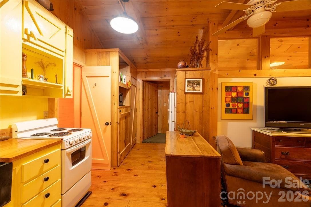 Single Family Residence at 151 Red Tailed Hawk Road, Banner Elk, photo 14 of 31