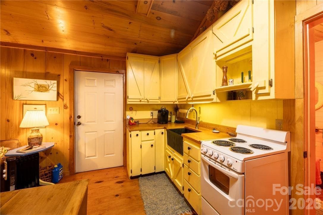 Single Family Residence at 151 Red Tailed Hawk Road, Banner Elk, photo 15 of 31