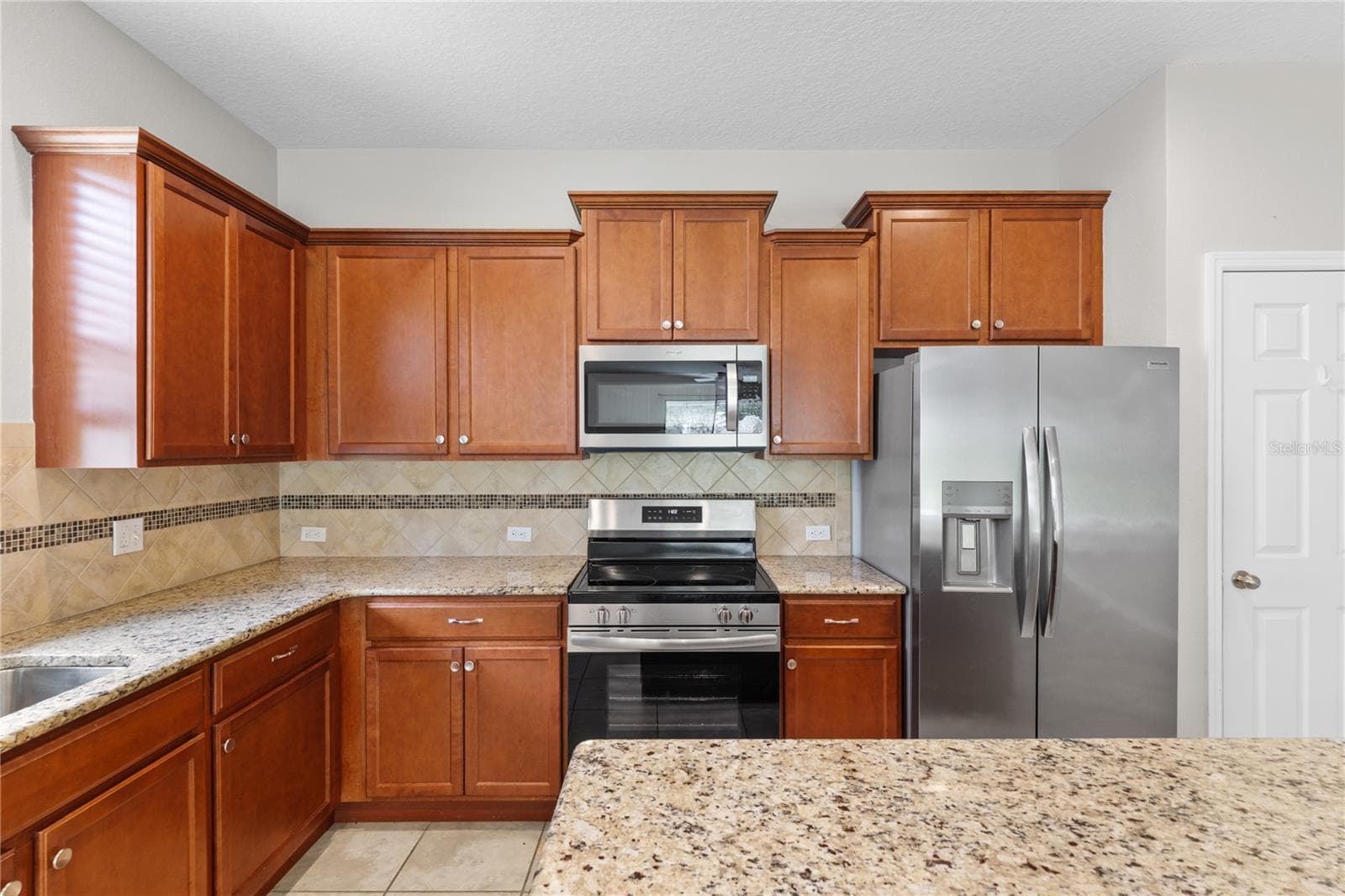 Single Family Residence at 30115 CHEVAL ST, MOUNT DORA, photo 17 of 121