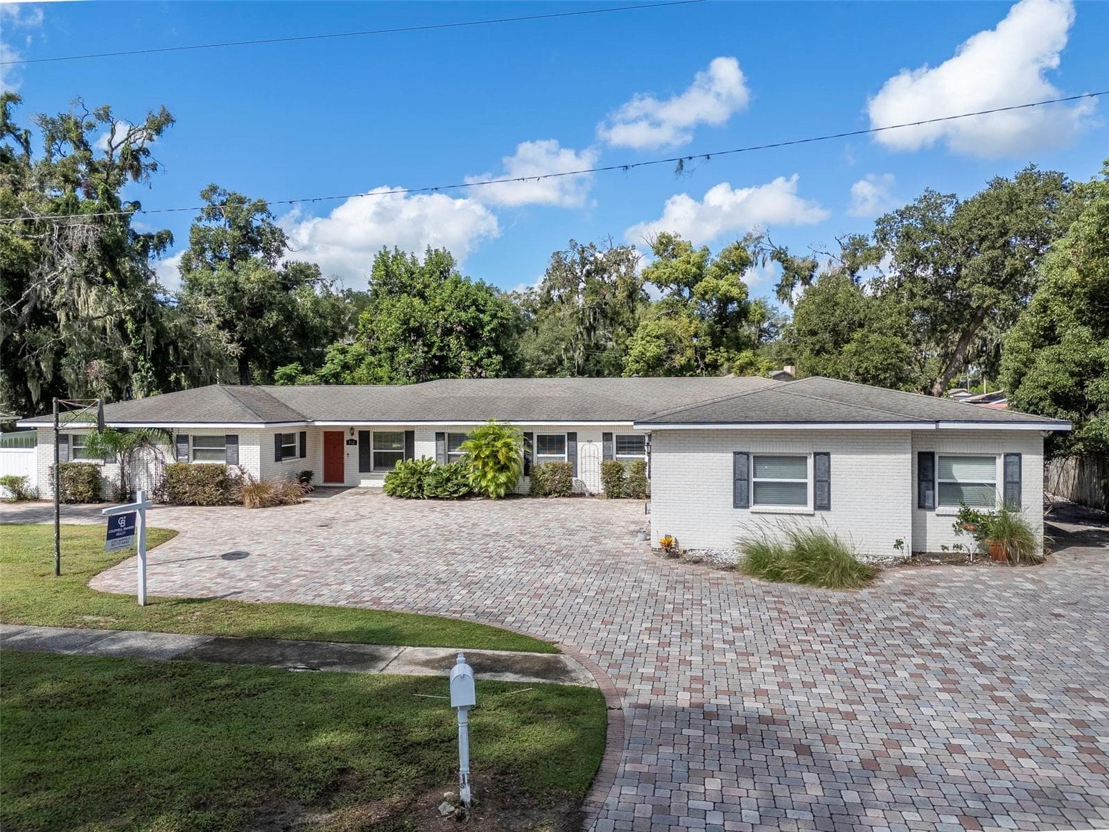 Single Family Residence at 712 S OAKWOOD AVE, BRANDON, photo 2 of 55