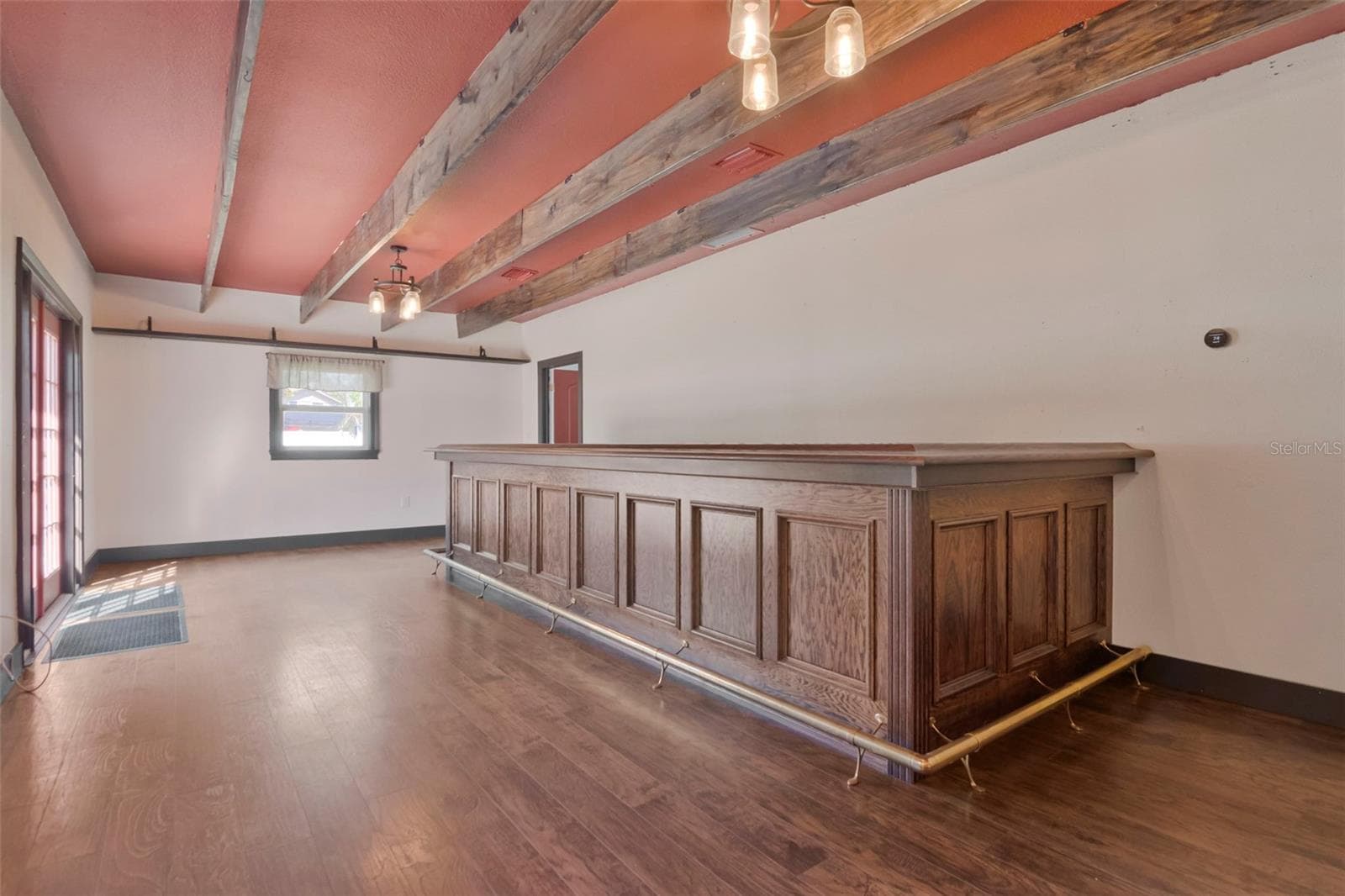 Home Bar - 712 S OAKWOOD AVE, BRANDON