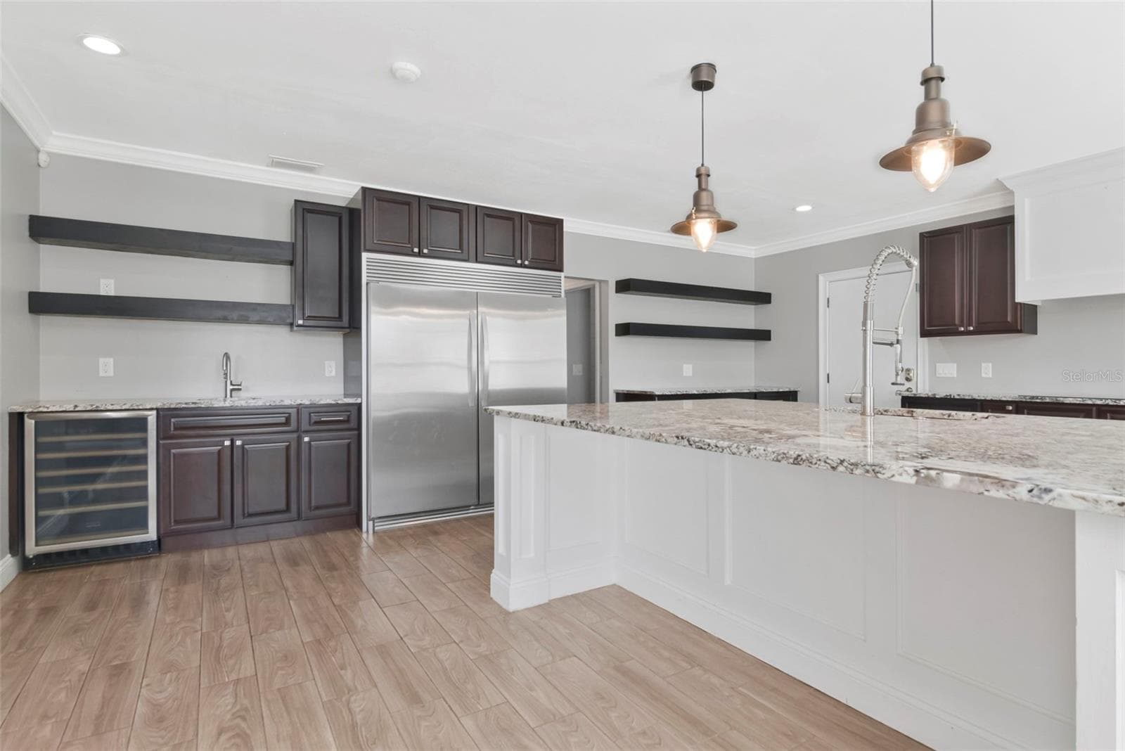 Single Family Residence at 712 S OAKWOOD AVE, BRANDON, photo 23 of 55