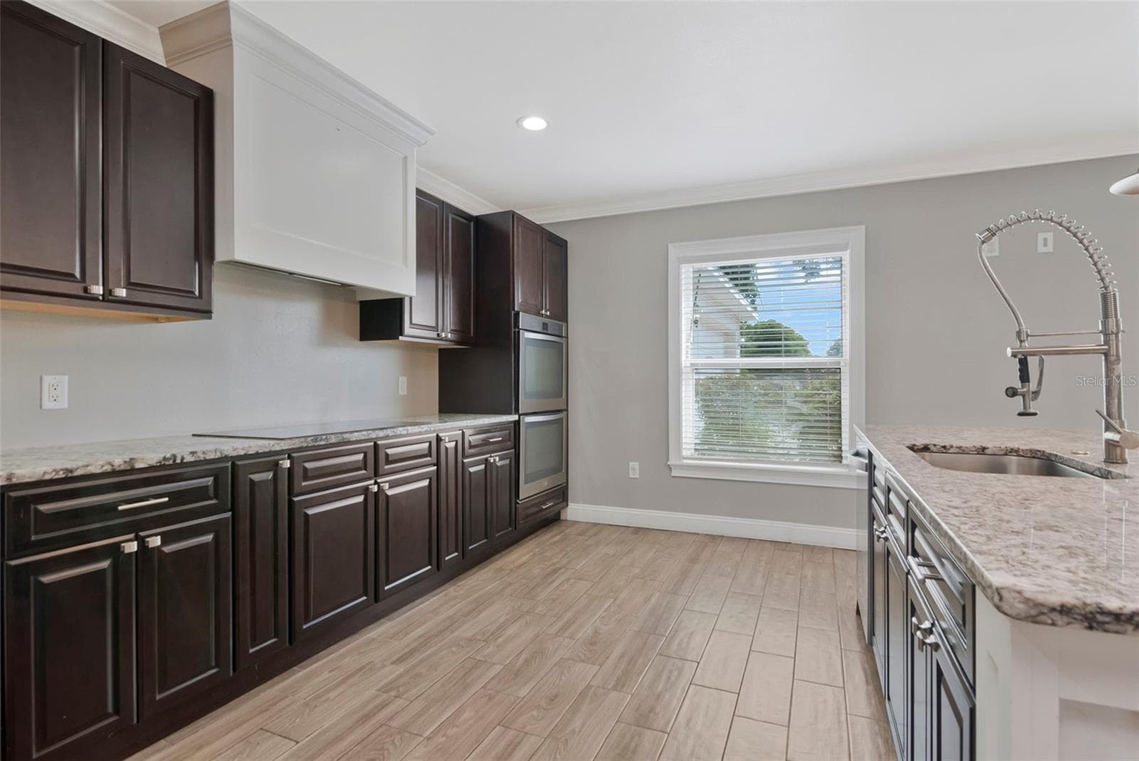 Single Family Residence at 712 S OAKWOOD AVE, BRANDON, photo 25 of 55