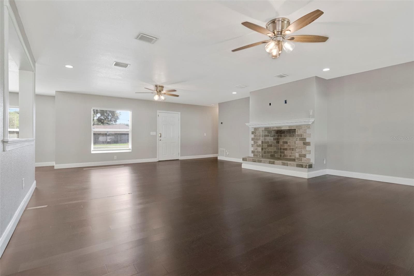 Single Family Residence at 712 S OAKWOOD AVE, BRANDON, photo 7 of 55
