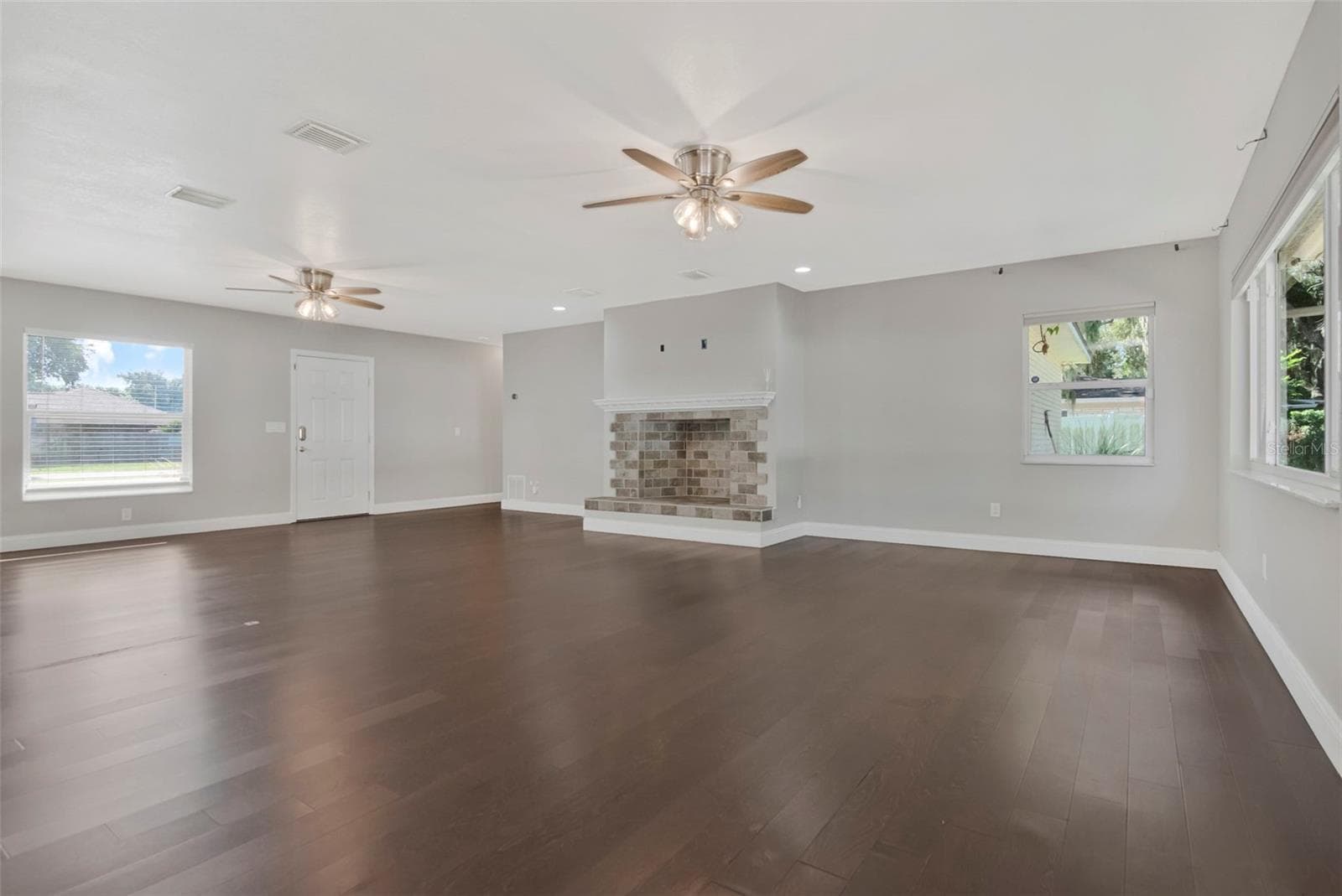 Single Family Residence at 712 S OAKWOOD AVE, BRANDON, photo 14 of 55