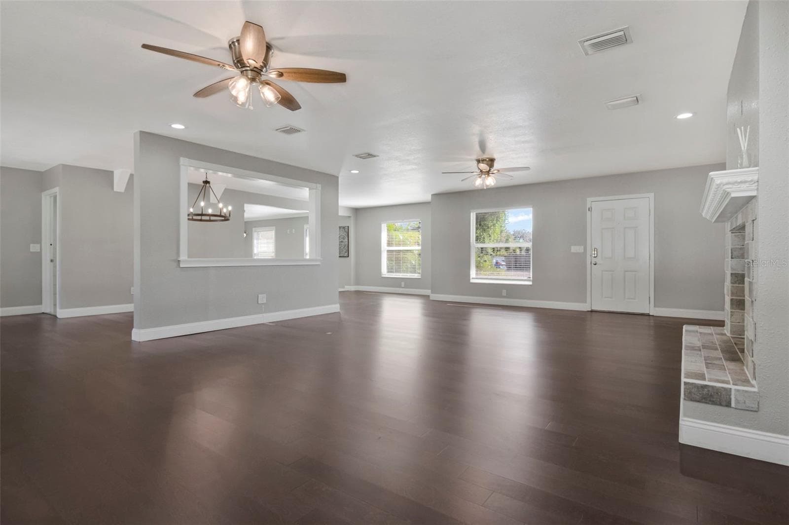 Single Family Residence at 712 S OAKWOOD AVE, BRANDON, photo 12 of 55