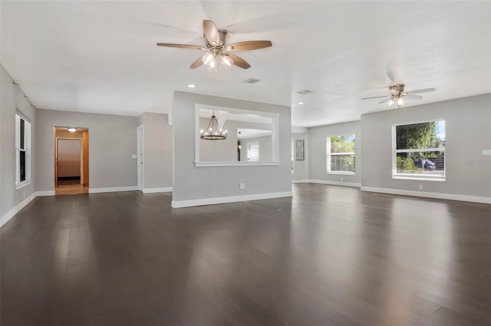 Single Family Residence at 712 S OAKWOOD AVE, BRANDON, photo 10 of 55