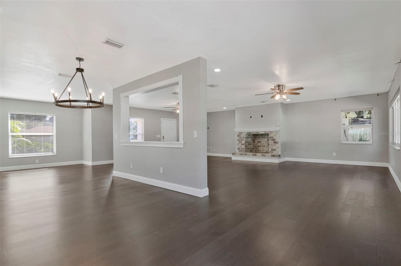 Single Family Residence at 712 S OAKWOOD AVE, BRANDON, photo 8 of 55