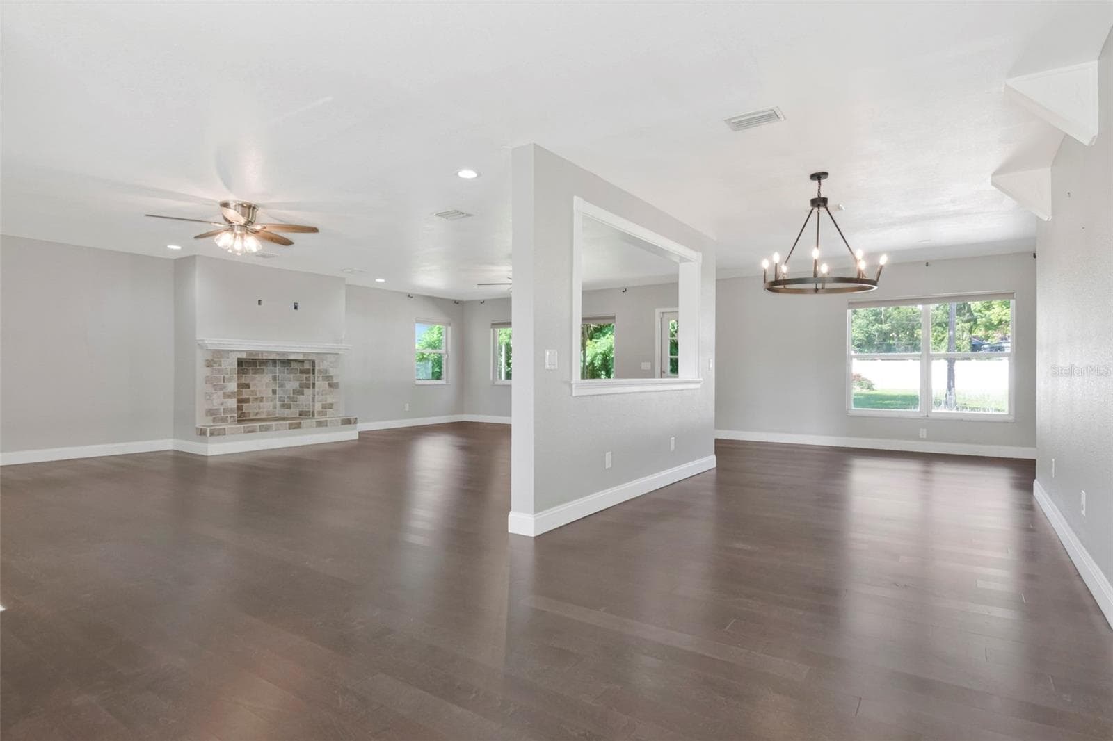 Single Family Residence at 712 S OAKWOOD AVE, BRANDON, photo 13 of 55