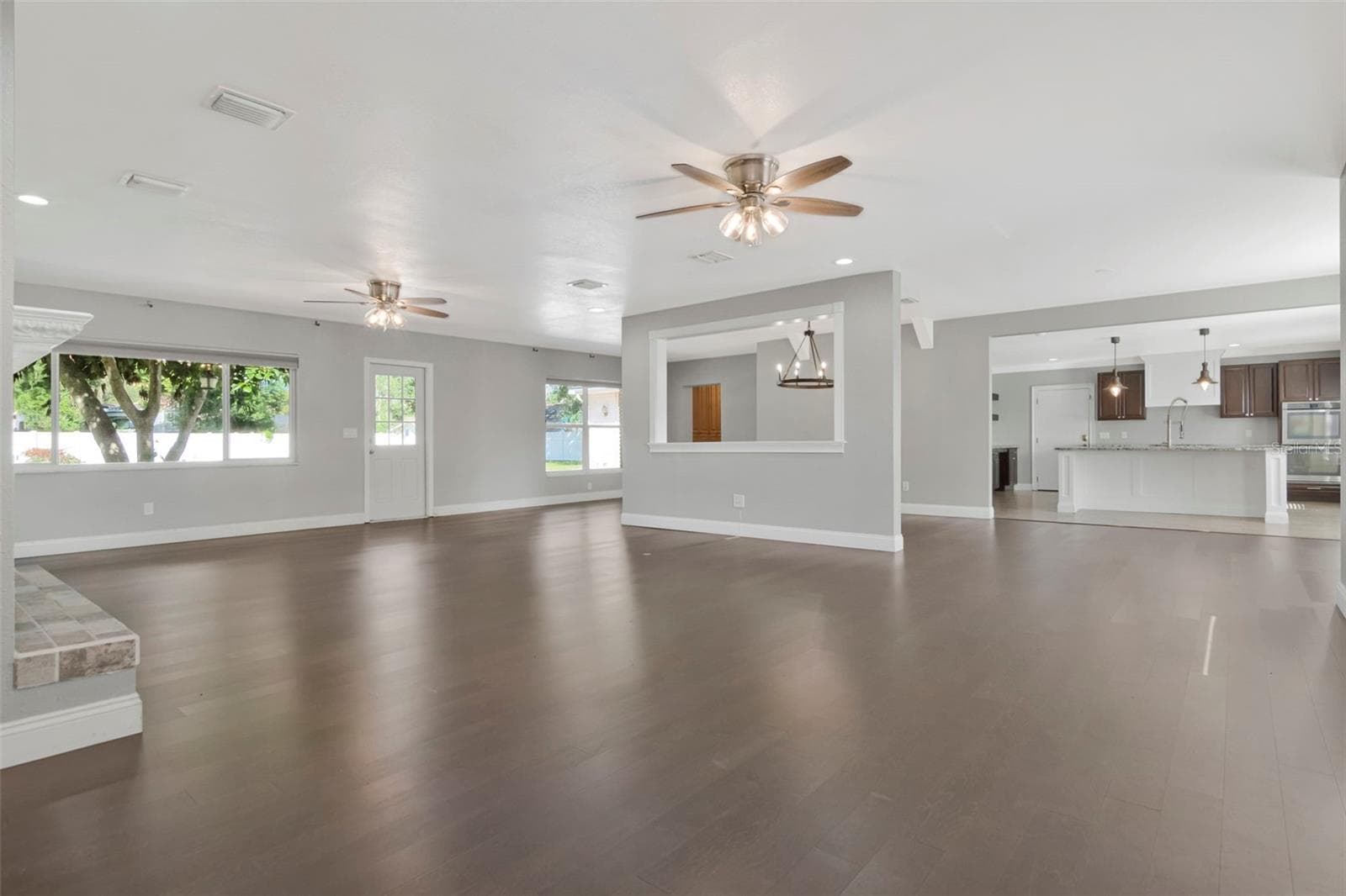 Single Family Residence at 712 S OAKWOOD AVE, BRANDON, photo 15 of 55